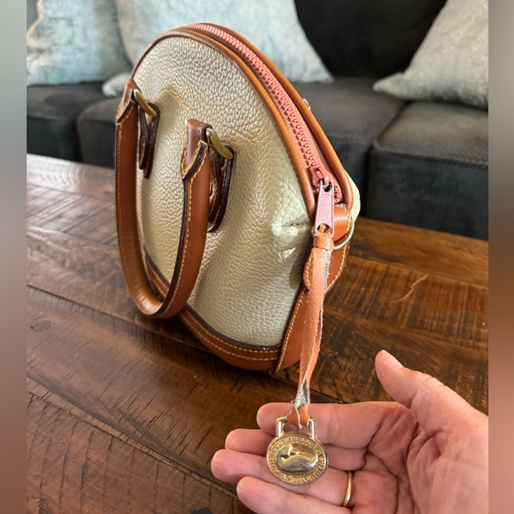 Dooney & Bourke pebble grain leather satchel cream and tan vintage - Picture 4 of 7